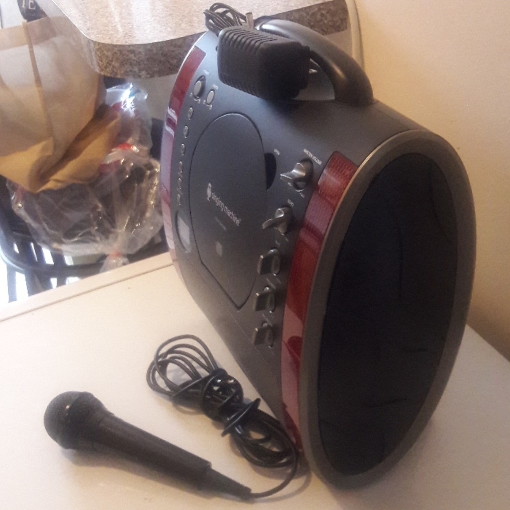 Karaoke Machine - Picture 2 of 3